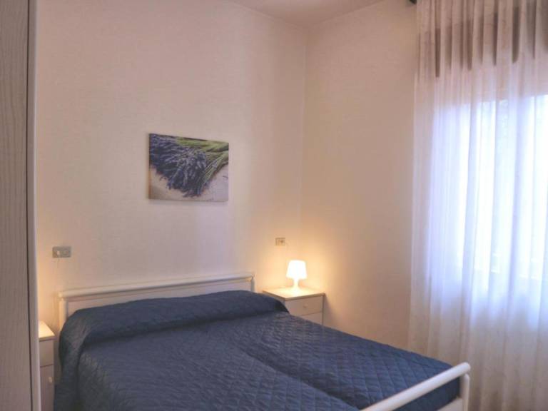 Practical one-bedroom flat for 3 guests in Lignano — photo 5