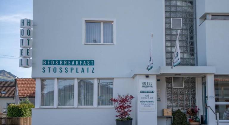 Hotel B&B Stossplatz anytime and easy self Check in