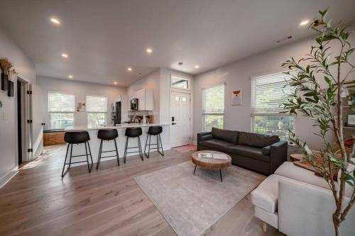 House Detroit - Shoreway