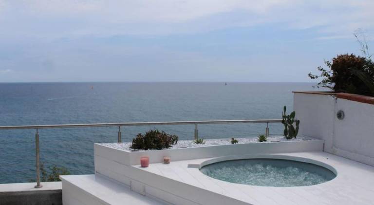 Villa with hot tub & pool | Pets allowed in San Bartolomeo al Mare