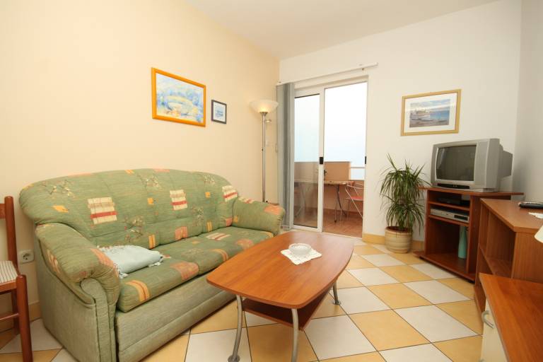 Two bedroom apartment with balcony and sea view Ivan Dolac, Hvar (A-8734-d) — photo 2