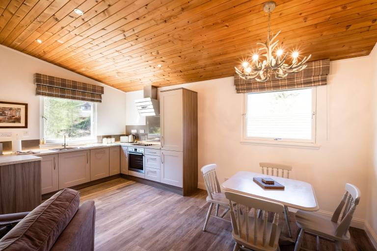 Deerstalker Lodge cozy lodge with wood burner — photo 2