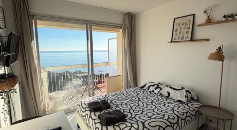 Rental apartment with terrace in Èze
