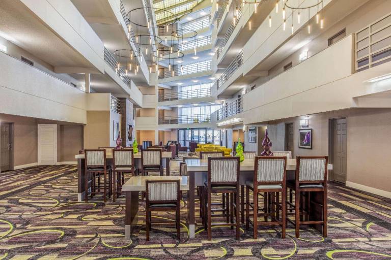 La Quinta Inn & Suites by Wyndham Lubbock West Medical Centr — photo 4