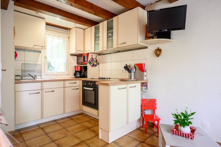 Cottage with garden, patio & barbecue | Mountain view — photo 3