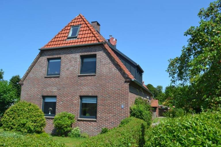 Rental apartment with terrace, barbecue & yard in Butjadingen