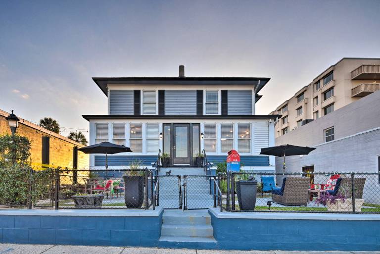 Historic Renovated Home 2 Mi to Beach & Pier