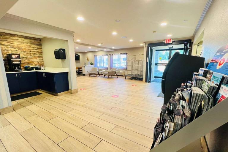 AmericInn by Wyndham Glendale/Milwaukee — photo 3