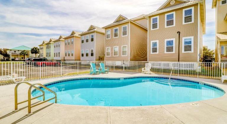 Spacious Seabreeze Trail home with gulf views & shared pool - short walk to beach — photo 5