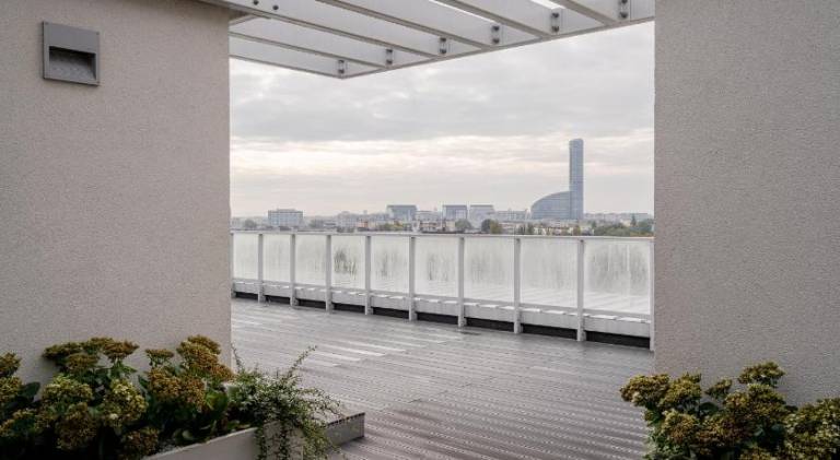 Rental apartment with patio — photo 4