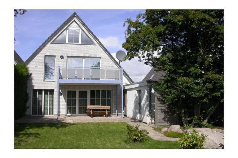 Lovely vacation home with barbecue, terrace & yard | Pet-friendly in Breege