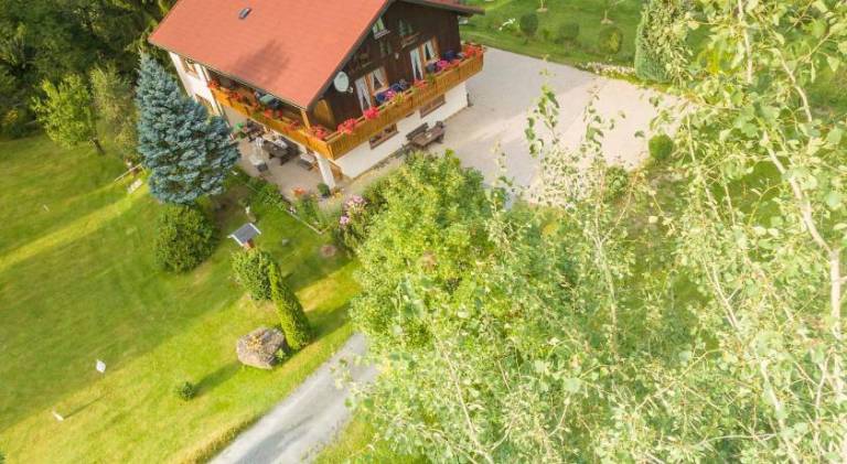 Gastehaus Philipp im Herzen des Fichtelgebirges - 5 Ferienwohnungen, großes Grundstuck, Wald und Wie in Bayreuth