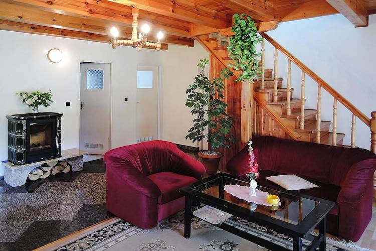 Vacation home with terrace & yard — photo 2
