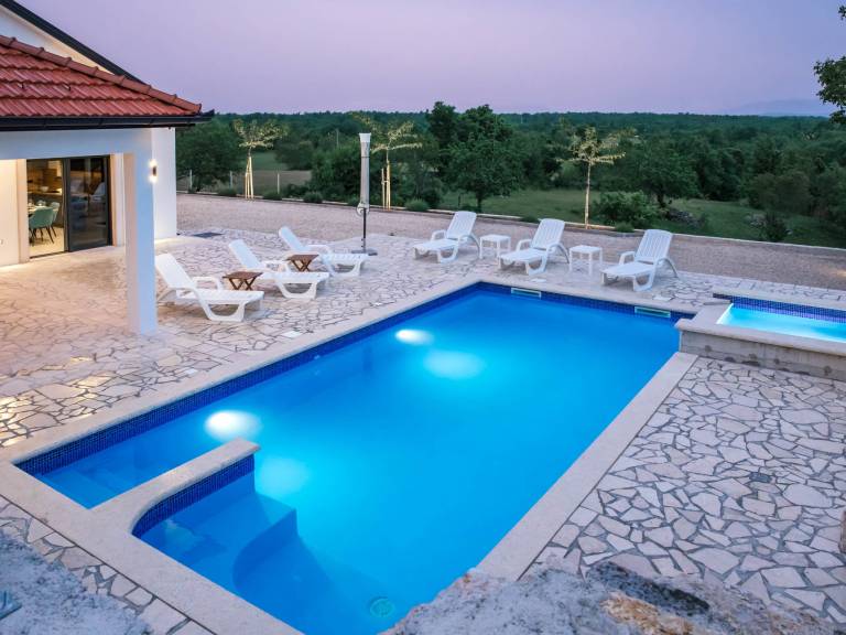 House with private pool, BBQ & terrace | Nature view — photo 3