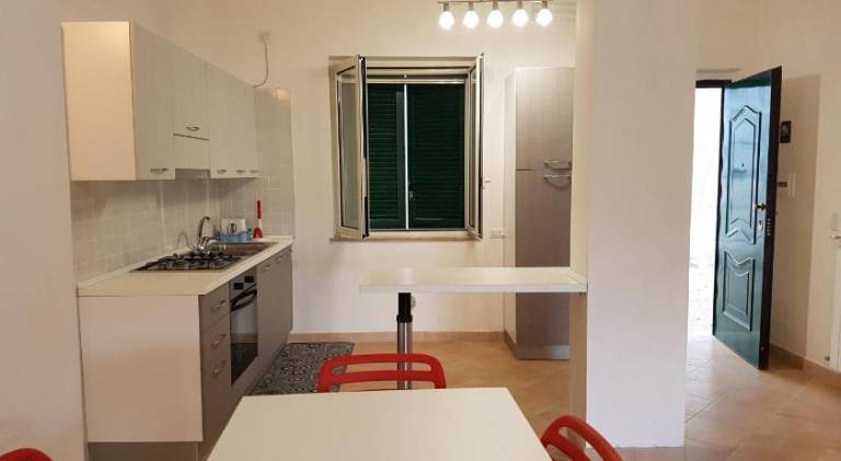 Apartment with terrace & yard — photo 3