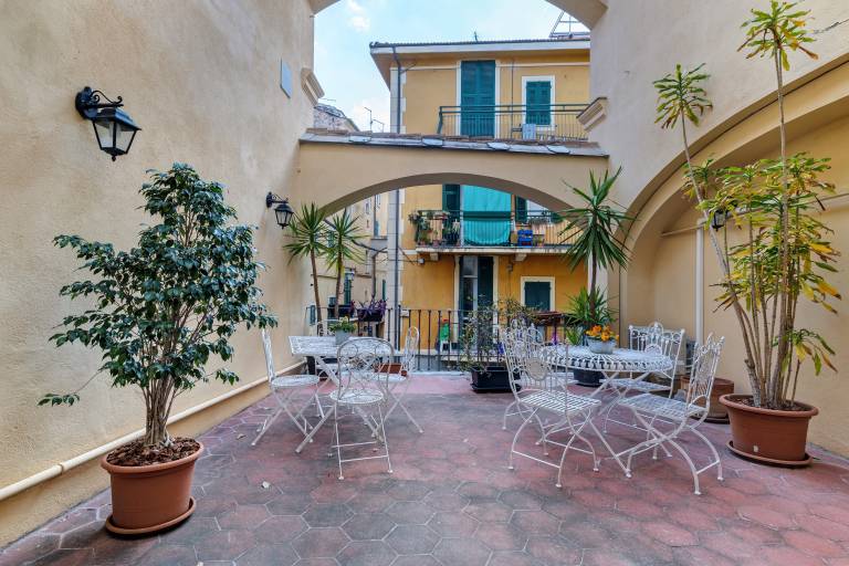 Rental apartment with terrace | City view — photo 2