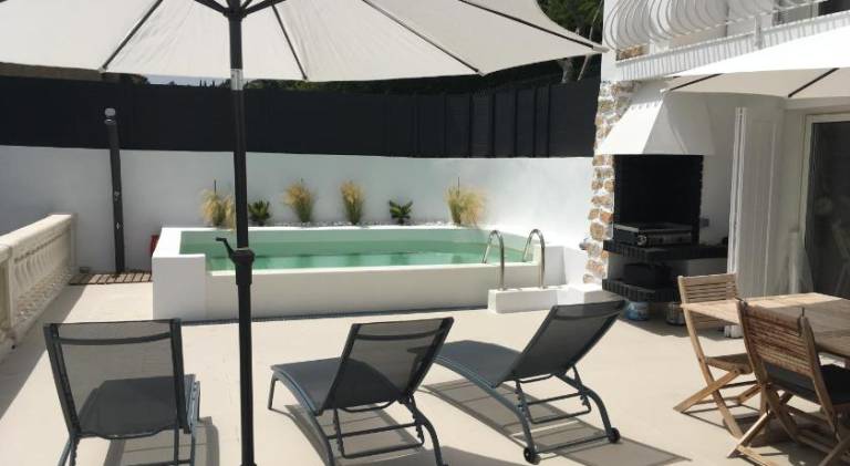 Villa with pool — photo 3