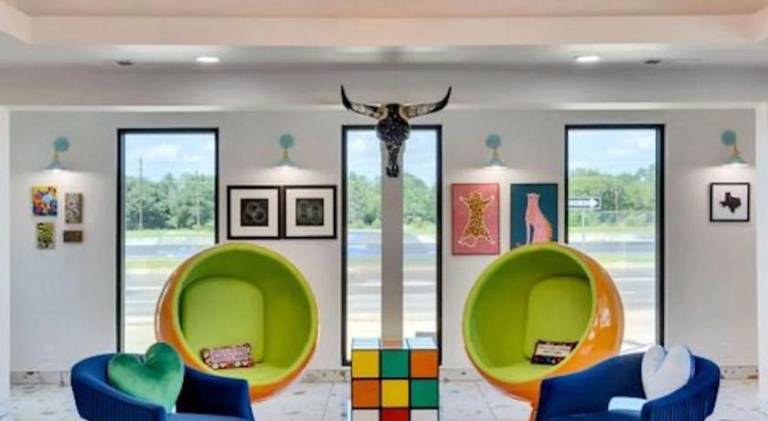Hotel McCoy College Station - Art, Libations, Pool Society — photo 3