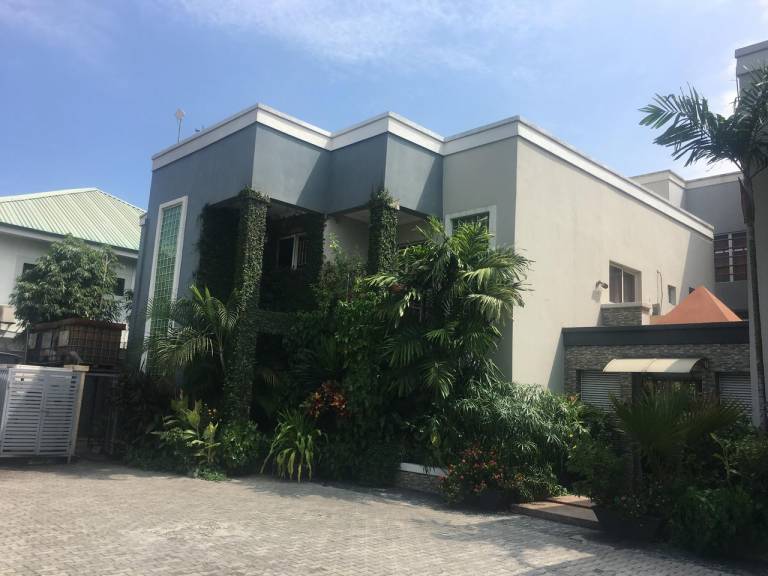 Crystal Court Lekki in Lekki