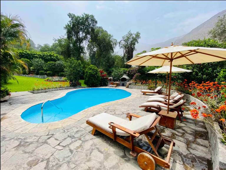 W Charming 4BR Getaway w Pool BBQ Clay Oven in Lima