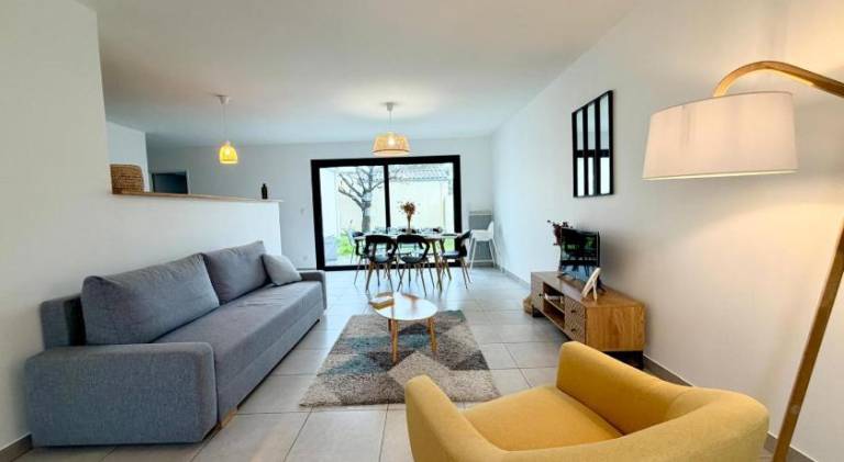 Fully equipped charming vacation home with garden & patio | Suitable for remote work | Dogs allowed in Angoulins