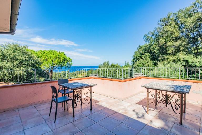 Spacious villa just a few steps from Paolina Beach. — photo 4