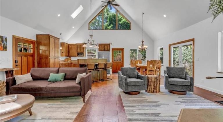 Vacation home with 4 rooms for 14 persons in Three Rivers, CA