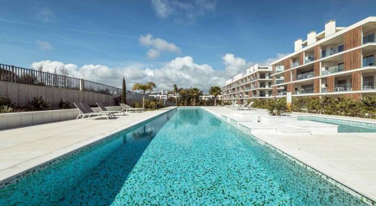 Holiday apartment with yard, BBQ & terrace in Albufeira