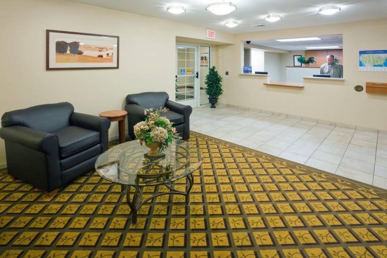 Candlewood Suites Milwaukee Brown Deer Hotel By IHG — photo 4