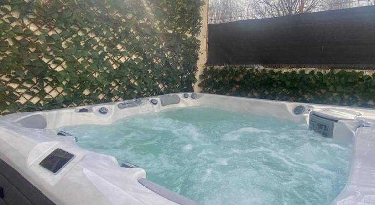 Charming house with hot tub | Pets are welcome in Loches
