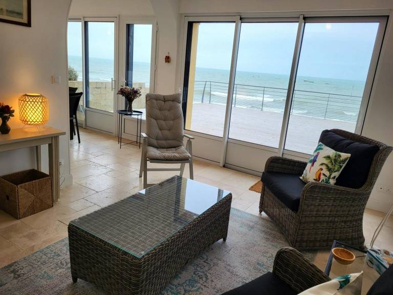 Family-oriented villa with garden, BBQ & patio | Garden view | Next to the beach | Suitable for remote work | Pets are welcome — photo 3