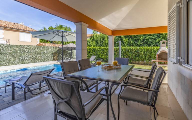 Child-friendly spacious villa with yard, hot tub & private pool | Good for workation | Dogs allowed — photo 3