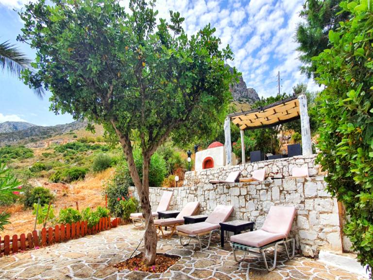 Studio Quiet And Peaceful And Very Relaxing with kitchen, shared pool and Ac in Heraklion