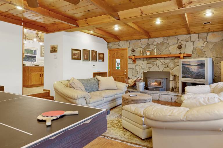 Knickerbocker Retreat at Big Bear Village- Hot Tub- Games — photo 2