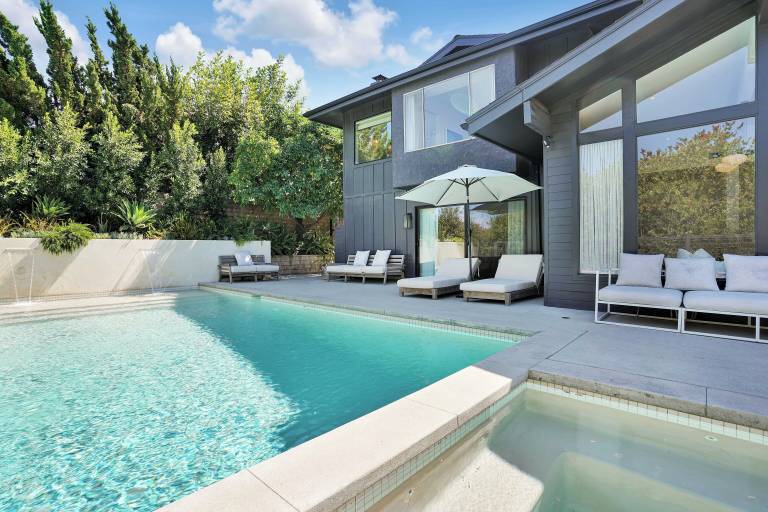 House  Woodland Hills