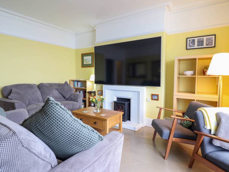 Family-oriented cottage with terrace | Beach view | Next to the beach | Pets allowed — photo 5