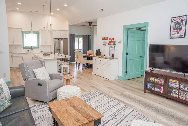 1 Mi to Dtwn Manteo: Dog-Friendly Home w/ Deck — photo 3