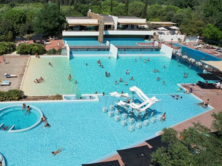 Tent with pool in Castiglione della Pescaia