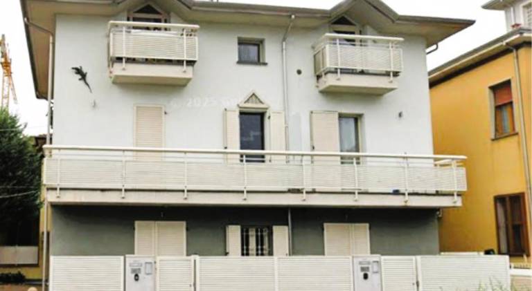 Apartment with patio, pool & yard in Parma