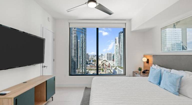 NEW 28th Floor unit - Breathtaking Bay and Downtown Views — photo 2