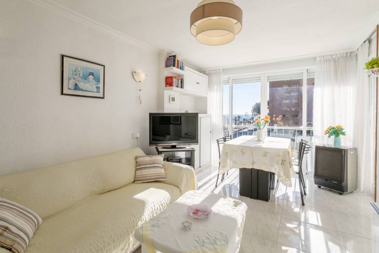 Fully equipped apartment with terrace & fast internet | Lake view | Beach nearby | Pets allowed — photo 2