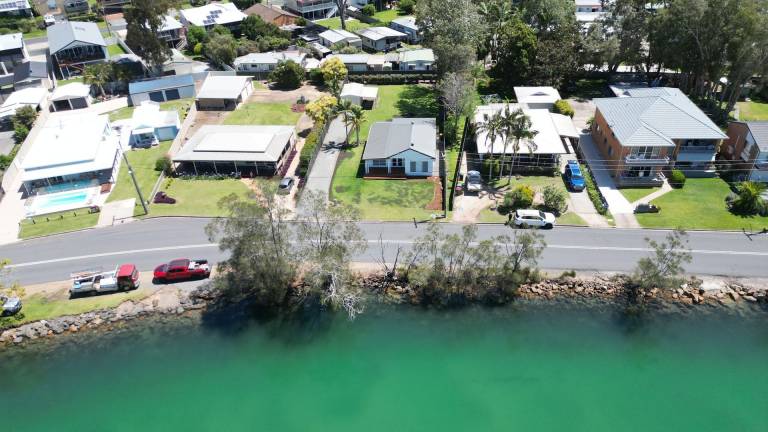 House Lake Cathie