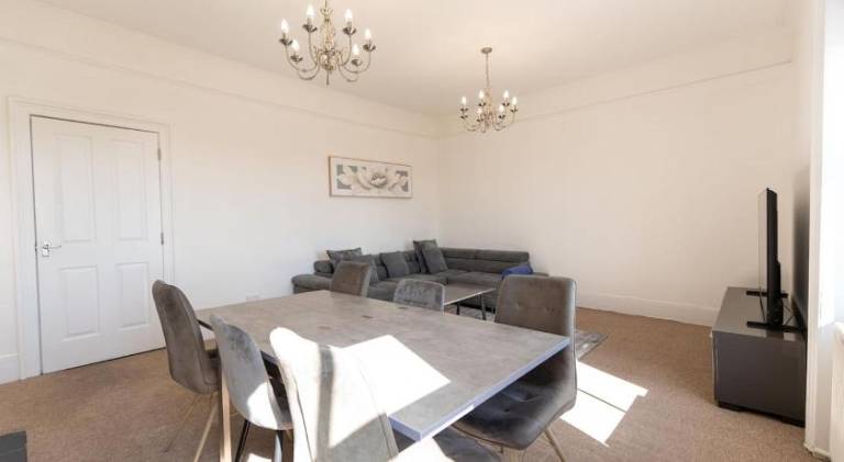 Apartment | Near British Airways i360 — photo 4