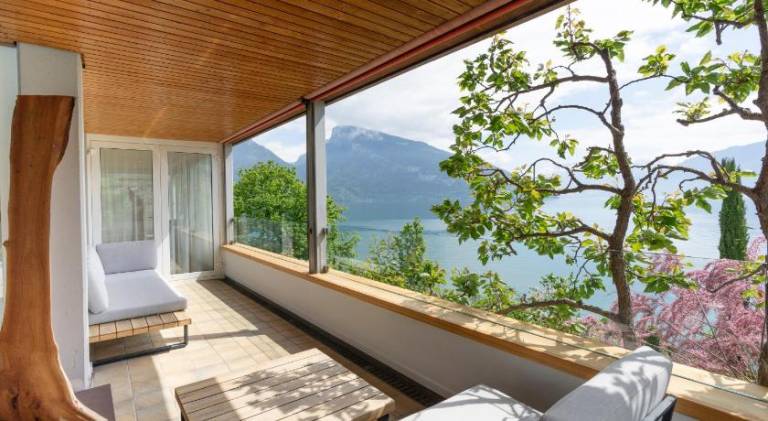 Villa with pool, garden & direct at lake — photo 3