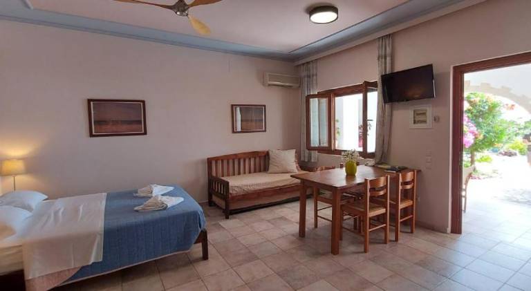 Apartment with terrace & garden — photo 2