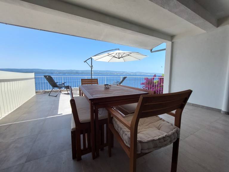 Apartment with yard | Sea view — photo 2
