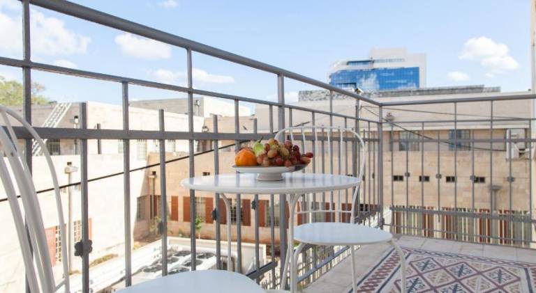 Apartment with patio | Suitable for remote work — photo 2