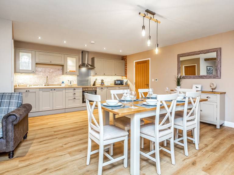 Cottage with garden, grill & hot tub | River view — photo 4