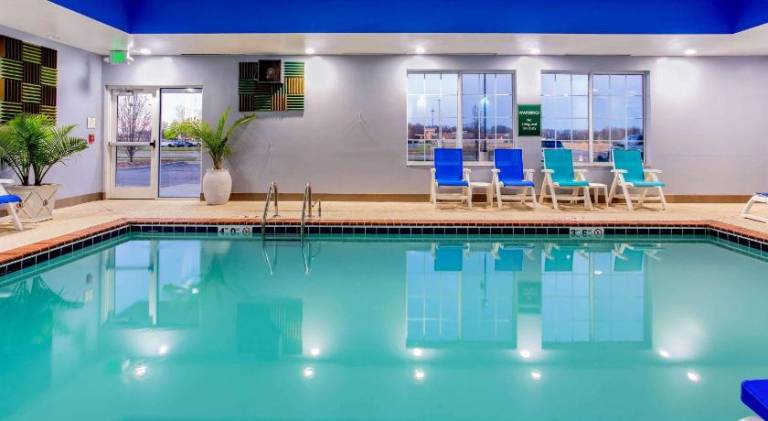 La Quinta Inn & Suites by Wyndham Springfield IL — photo 4