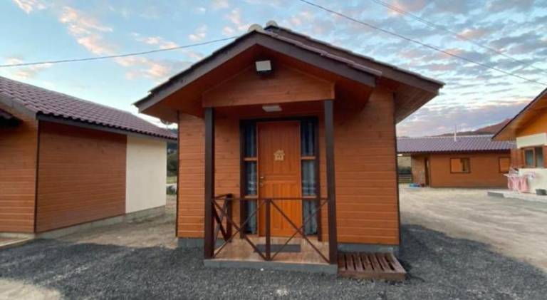 Lodge with yard — photo 4